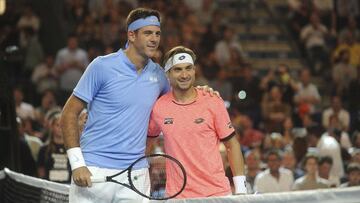 Juan Mart&iacute;n del Potro y David Ferrer posan antes de su partido de exhibici&oacute;n de este martes en Buenos Aires.