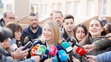 La presidenta del PP de Extremadura y candidata a la reelección a la Presidencia de la Junta, María Guardiola, ofrece declaracriones a los medios tras ejercer su derecho al voto en su colegio electoral, a 21 de diciembre de 2025, en Cáceres, Extremadura (España). Las elecciones autonómicas de Extremadura 2025 son unos comicios anticipados a la Asamblea de Extremadura convocados por la presidenta María Guardiola tras la ruptura de apoyos parlamentarios y el fracaso de los Presupuestos y en el que están convocados para votar casi 891.000 electores.
21 DICIEMBRE 2025;ELECCIONES AUTONÓMICAS;PIXELADA
Carlos Criado / Europa Press
21/12/2025