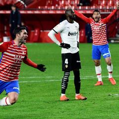 Molina pone la guinda a 2020 y deja al Valencia en el alambre