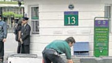 <b>PRECAUCIÓN. </b>Colocan muros de cemento como protección.