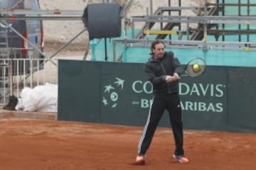 Iquique, 13 de Julio 2016.
Tenis, Copa Davis.
Nicolas Massu devuelve la bola, durante el entrenamiento de Chile en el Centro Recreacional del Ejercito Huayquique, antes de la segunda ronda del Grupo I contra Colombia en Copa Davis. 
Alex DÃ­az DÃ­az/Photosport.