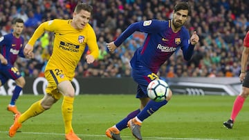 04/ 03/ 18 PARTIDO PRIMERA DIVISION
 Barcelona   -  ATLETICO DE MADRID 
 Gameiro (Atletico de Madrid) y Andre Gomes (FC Barcelona)