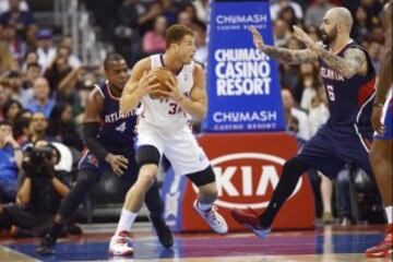 Blake Griffin (delante de Paul Millsap.