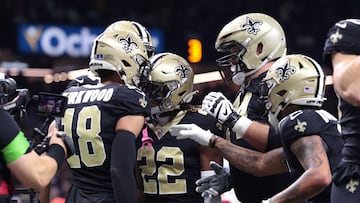 New Orleans Saints wide receiver Keith Kirkwood (18) celebrates with teammates after a touchdown catch