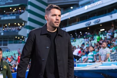 Nicolás Larcamón's Cruz Azul is one win away from matching Martín Anselmi's historic winning streak