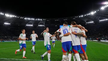 La selección italiana celebra el segundo tanto anotado en el partido REUTERS/Ciro De Luca