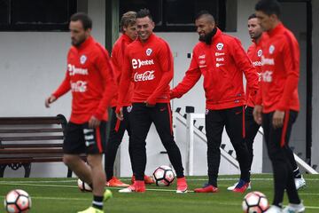 Valdivia y Paredes disfrutaron su regreso a la Roja