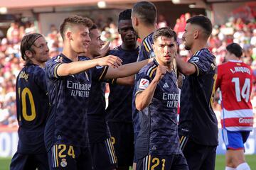 Brahim celebra un gol en Granada.