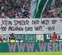 La afición del Werder Bremen se burla de Hoeness