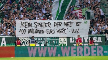 La afición del Werder Bremen se burla de Hoeness
