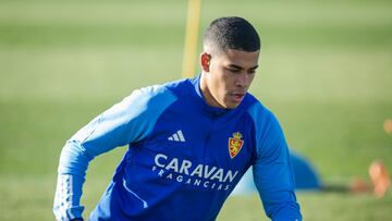 El uruguayo Santiago Mouri?o, durante un entrenamiento con el Real Zaragoza.