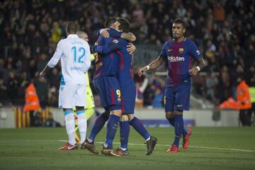 1-0. Luis Suárez celebró el primer gol con Messi.