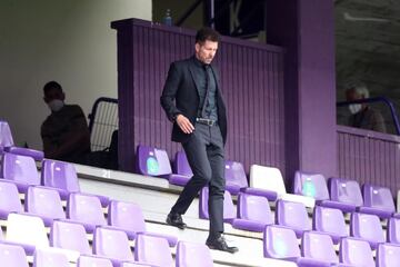 VALLADOLID, SPAIN - MAY 22: Diego Simeone, Head Coach of Atletico de Madrid enters the pitch from the stand prior to the La Liga Santander match between Real Valladolid CF and Atletico de Madrid at Estadio Municipal Jose Zorrilla on May 22, 2021