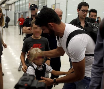 Locura por Diego Costa en su llegada a Madrid