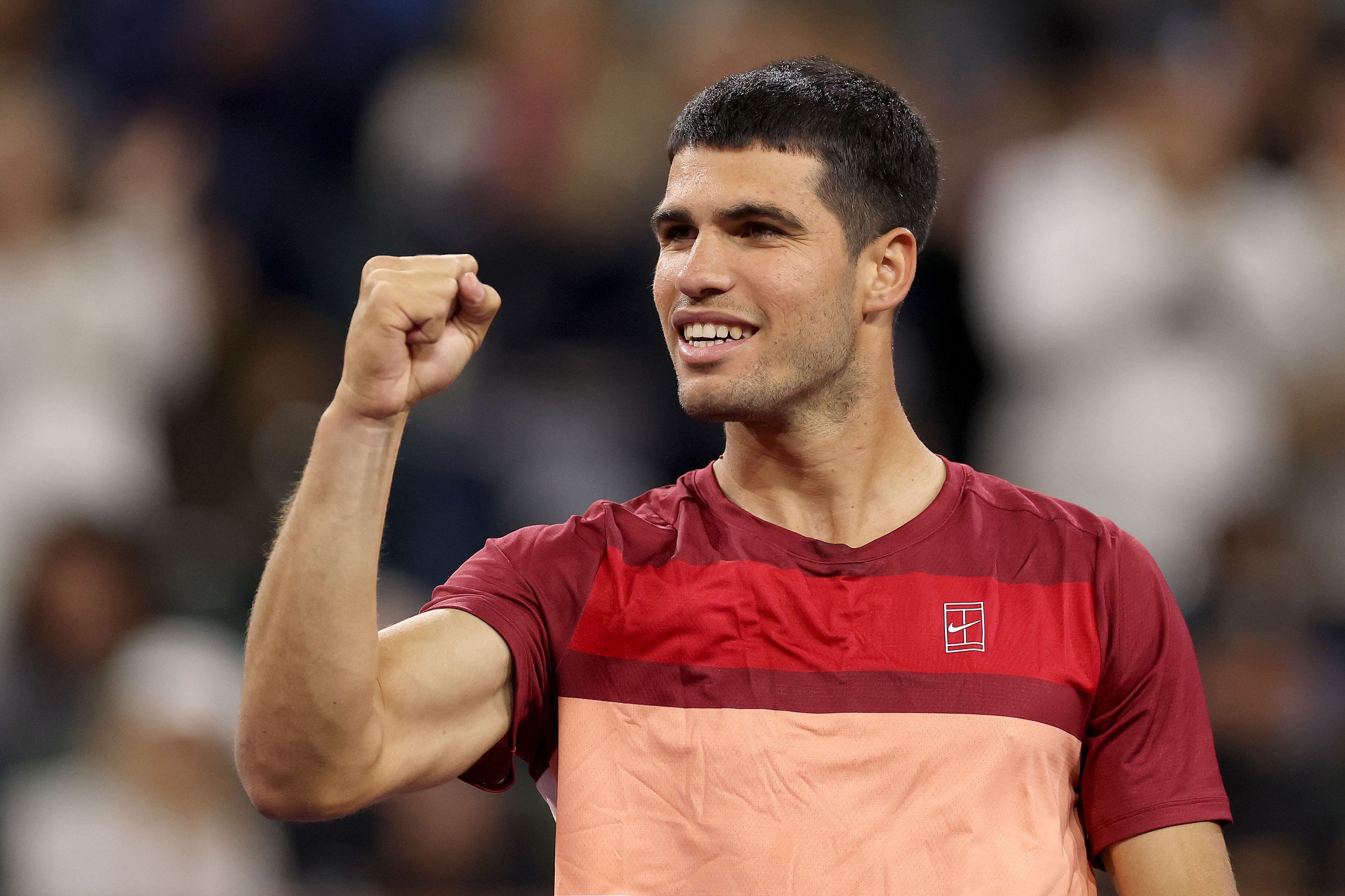 Alcaraz se endurece para barrer a Dimitrov y llegar a cuartos