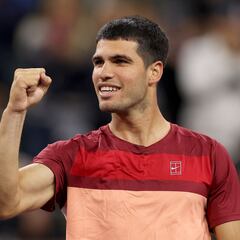 Alcaraz se endurece para barrer a Dimitrov y llegar a cuartos