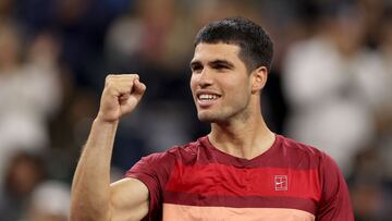 Alcaraz se endurece para barrer a Dimitrov y llegar a cuartos