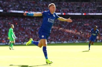 Leicester - Manchester United: Community Shield best images