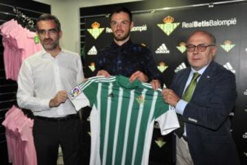 Presentación de Westermann como jugador del Betis.