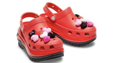 Crocs de Karol G en Colombia: cuánto valen y por qué solo llegó la versión económica