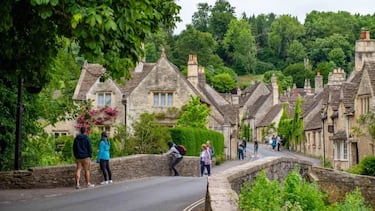 Todo un pueblo declara la guerra a la invasión de drones tras un incidente con un vecino en el baño