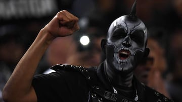 OAKLAND, CA - NOVEMBER 06: An Oakland Raiders fan cheers during the game against the Denver Broncos at Oakland-Alameda County Coliseum on November 6, 2016 in Oakland, California.   Thearon W. Henderson/Getty Images/AFP
 == FOR NEWSPAPERS, INTERNET, TELCOS &amp; TELEVISION USE ONLY ==