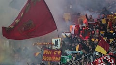 Leverkusen (Germany), 18/05/2023.- Supporters of Roma cheer during the UEFA Europa League semi final second leg soccer match between Bayer Leverkusen and AS Roma in Leverkusen, Germany, 18 May 2023. (Alemania) EFE/EPA/FRIEDEMANN VOGEL
