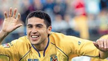 <b>EL MEJOR ESPEJO. </b>Riquelme, la gran estrella. En segundo plano, Héctor Font, uno de las perlas de la cantera.