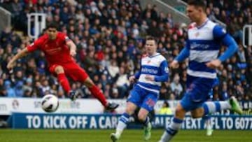 El Reading, en un partido ante el Liverpool de Luis Suárez. El equipo ocupa puestos de descenso en la Premier.
