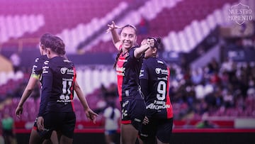 Jugadoras del Atlas femenil festejan un gol.