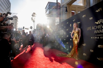 La homenajeada Nicole Kidman asiste a la 49.ª edición anual de los premios AFI a la trayectoria en el Dolby Theatre el 27 de abril de 2024 en Hollywood, California.