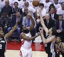 Los Spurs exhiben equipo ante Harden y asaltan Houston: ¡1-2!