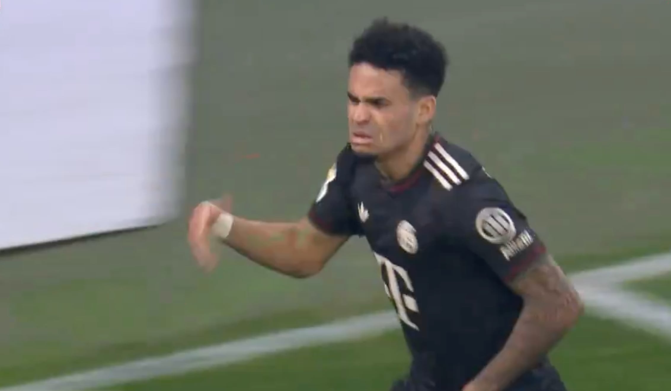 ¡El golazo imposible de Luis Díaz! Asombro mundial