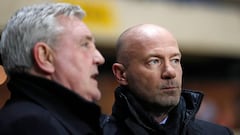 Alan Shearer junto a Steve Bruce.