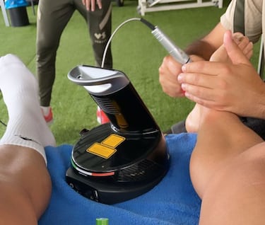 João Félix aprovecha el día libre para tratarse el tobillo tocado