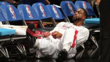 Dwyane Wade se prepara antes de un partido con los Heat.