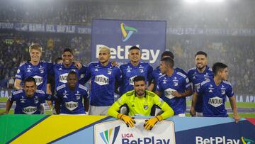 Jugadores de Millonarios en un partido de Liga BetPlay.