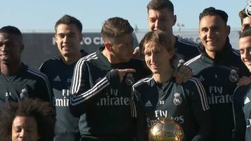 Ramos y Lucas fueron los más cariñosos con Modric en la foto de familia