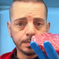 Un carnicero destripa las hamburguesas Black Angus de los restaurantes