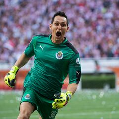 Rodolfo Cota sería el tercer jugador con pasado en Chivas que llega al América en los últimos dos años