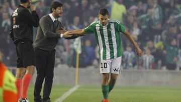 Victor Sánchez del Amo y Dani Ceballos durante el partido entre el Betis y Las Palmas