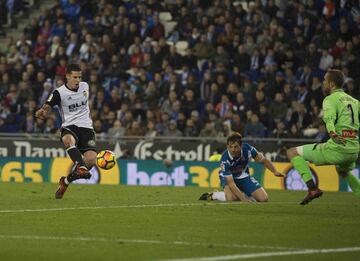 Santi Mina marca el 0-2.