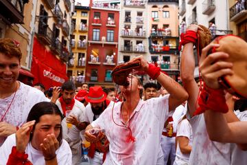 Ambiente en la Plaza Consistorial, plaza que está situada en el corazón del Casco Antiguo de Pamplona, donde se realiza el Chupinazo. 