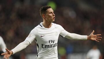 Football Soccer - Paris St Germain v Stade de Rennes French Ligue 1 - Roazhon Park stadium in Rennes, France - 14/1/17. Paris Saint-Germain's Julian Draxler celebrates after scoring against Rennes. REUTERS/Gonzalo Fuentes