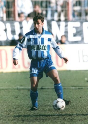 Fran jugó dede 1988 a 2005 es el jugador que más partidos oficiales  ha disputado con el Depor (700)  y ha ganado los seis títulos oficiales que tiene el club.
