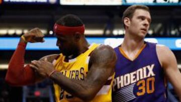 LeBron supera a English y Kyrie Irving salva a los Cavaliers