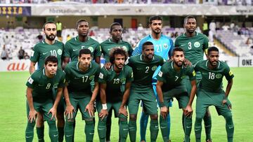 Jugadores de la Selección de Arabia Saudita se toman la foto oficial antes de un partido