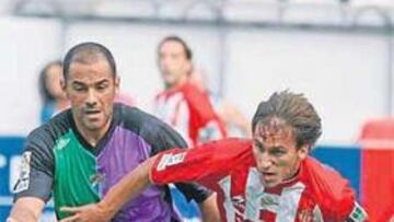 <b>ALEGRÍA. </b>Salva y Sandro se animan tras el primer gol malaguista.