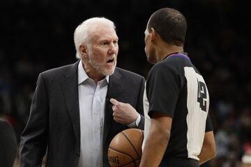 Coach de Spurs de la NBA. Ingresos: $11 millones de dólares.