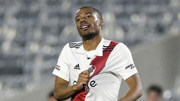 River Plate's Uruguayan midfielder Nicolas De La Cruz celebrates after scoring against Platense during their Argentine Professional Football League match at the Monumental stadium in Buenos Aires, on October 12, 2022. (Photo by JUAN MABROMATA / AFP)